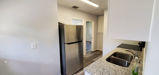 Foto del edificio - 3351 Hillsdale Ave