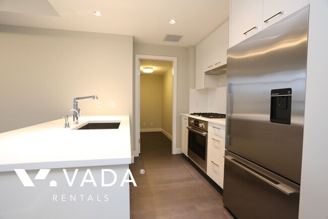 Photo du bâtiment - Forty Nine West 2 Bedroom Apartment For Re...