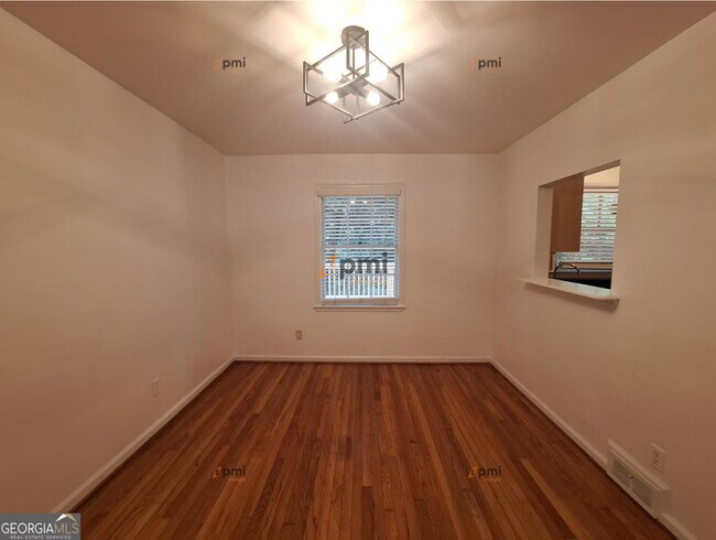 Building Photo - 812 Whelchel Dr