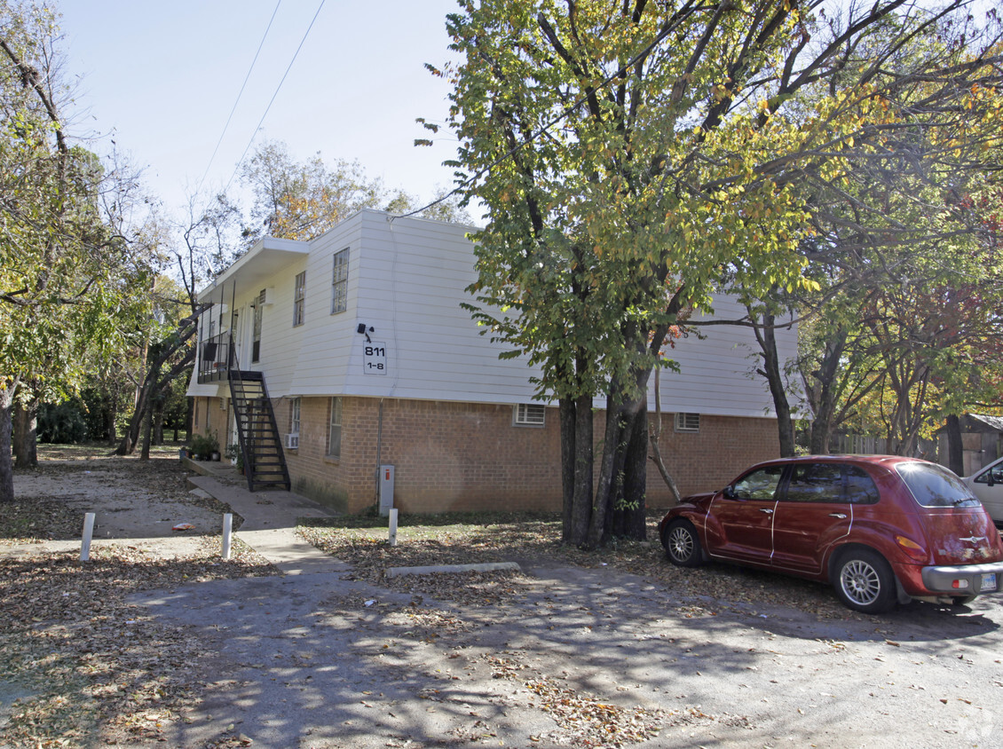 Building Photo - 811 Oak St