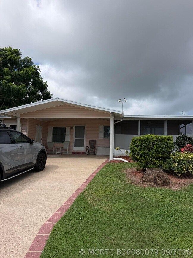 Foto del edificio - 8179 Sandwedge Terrace