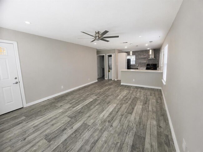 Foto del edificio - 4603 Leslie Ave