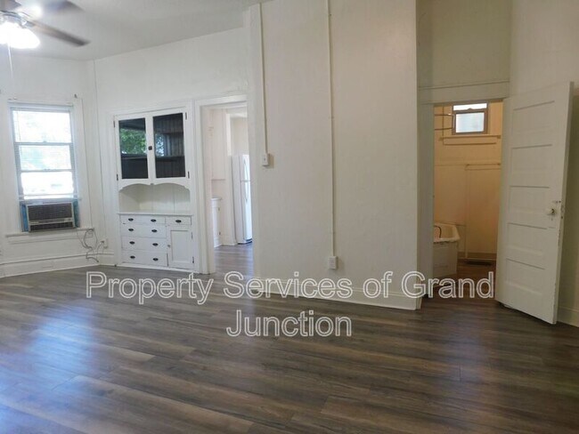 Foto del edificio - 816 Grand Ave