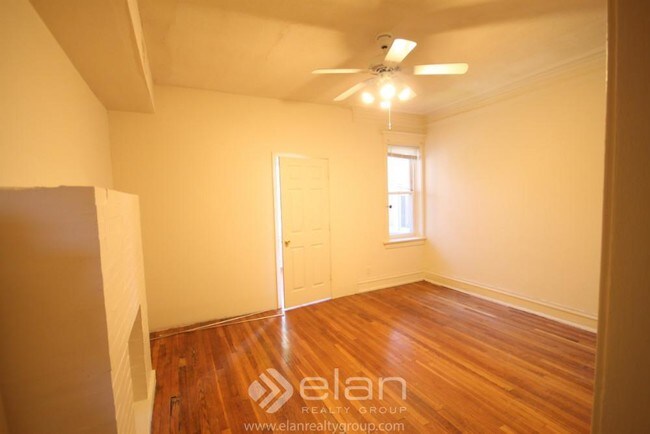 Building Photo - 1304 W Albion Ave