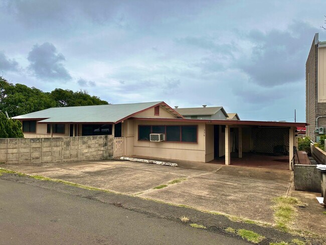 Building Photo - Flex-Use Commercial or Residential Use - 3...