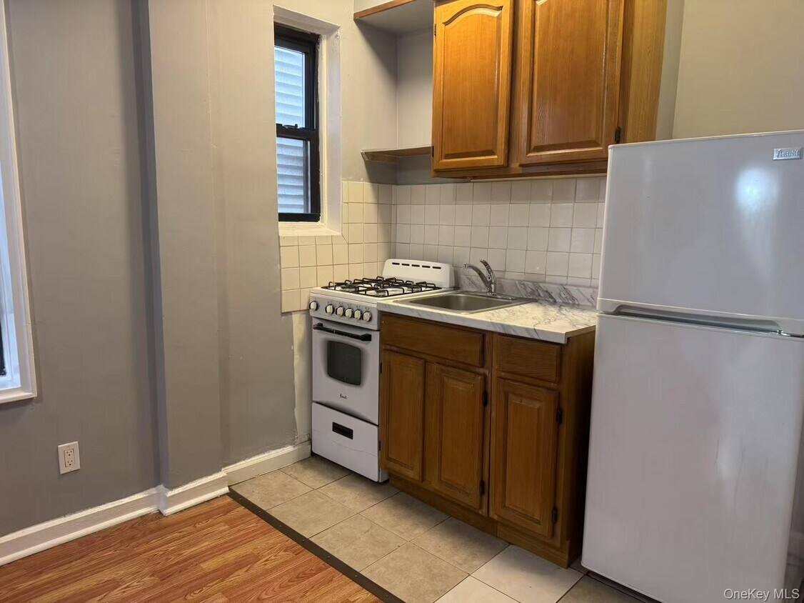 Foto del edificio - 30-98 Crescent St