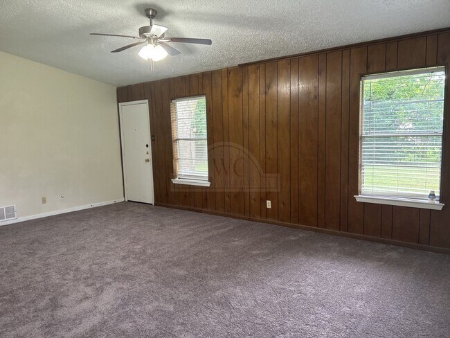 Building Photo - 1613 Richard Dr