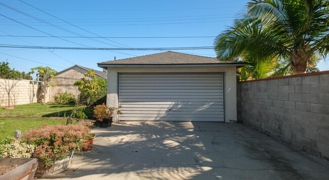 Foto del edificio - 15202 Florwood Ave