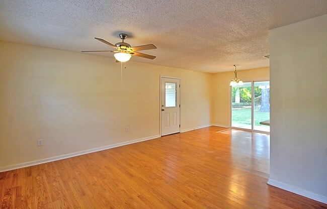 Building Photo - 1080 Ricade Dr