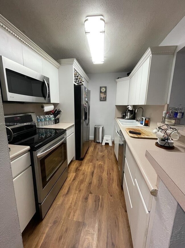 Foto del edificio - 10361 N Kendall Dr