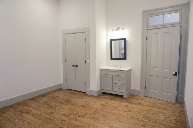 Foto del edificio - 552 E Liberty