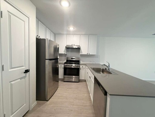 Foto del edificio - Upgraded New Construction 4/2 with Extended Patio + Park Views