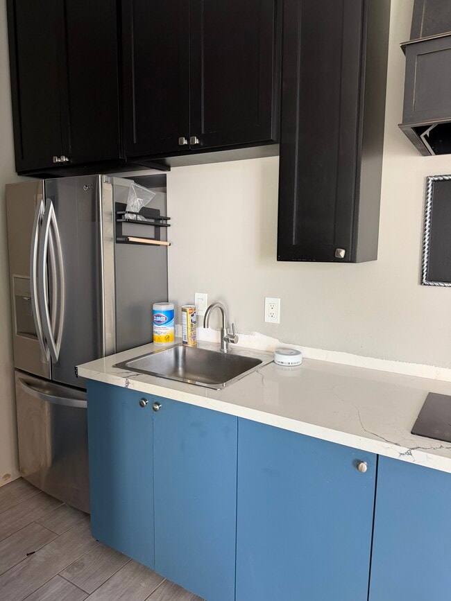 Foto del edificio - 285 Lilac Dr