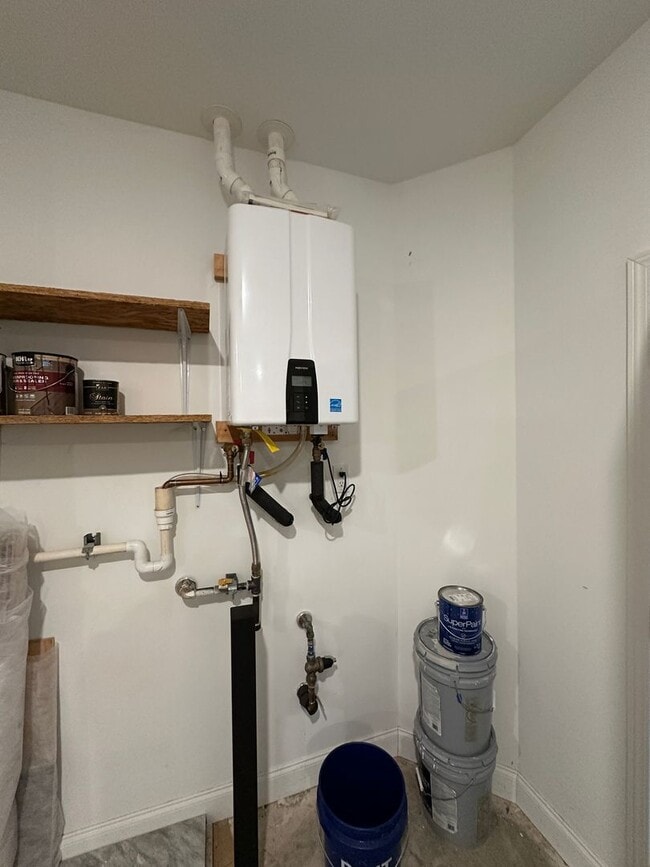 Building Photo - 3 Bed / 2.5 bath Home in Knoxville | Vaulted Ceilings | Gas Fireplace | HOA Community