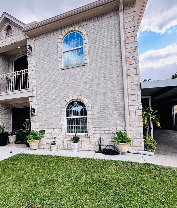 Primary Photo - 7618 Linden St