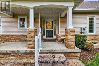 Building Photo - 350 Lakebreeze Dr