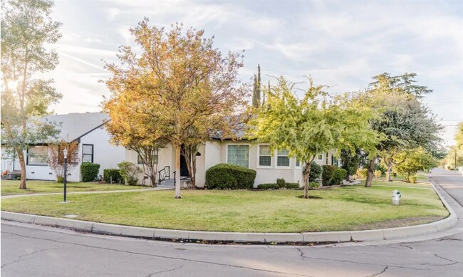 Building Photo - Charming 3 Bedroom 2 Bath