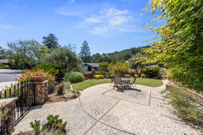 Foto del edificio - 7175 Red Holly Ct