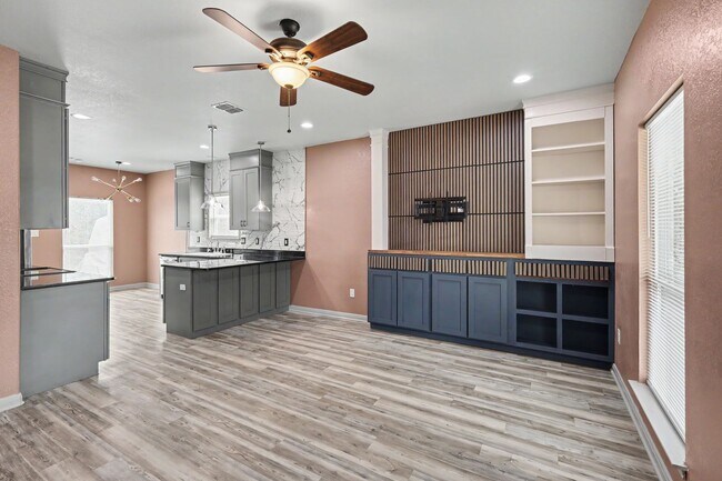 Foto del edificio - Modern 2 Bed Home on Acreage in Spring Branch | Private Setting + Updated Kitchen