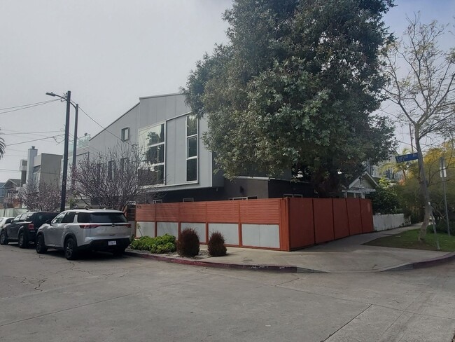 Photo - 487-489 CARROLL AVE. Apartment