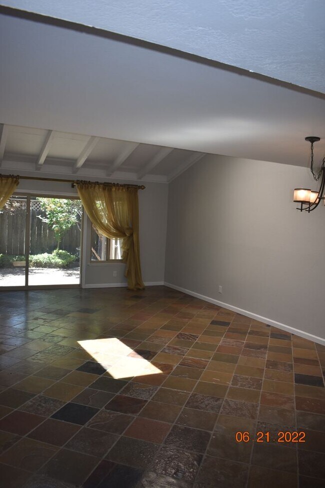 Foto del edificio - Gorgeous Three Bedroom Condo with Two Park...
