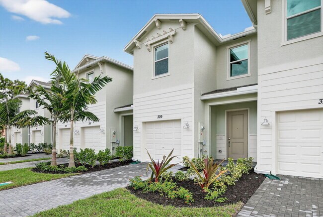 Building Photo - 309 SE Crossoak Ln