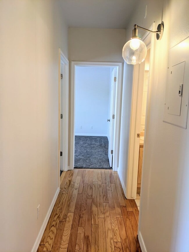 Building Photo - Updated Condo in Downtown Salt Lake City