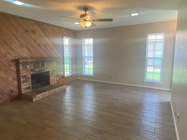 Building Photo - 417 Gatewood Rd