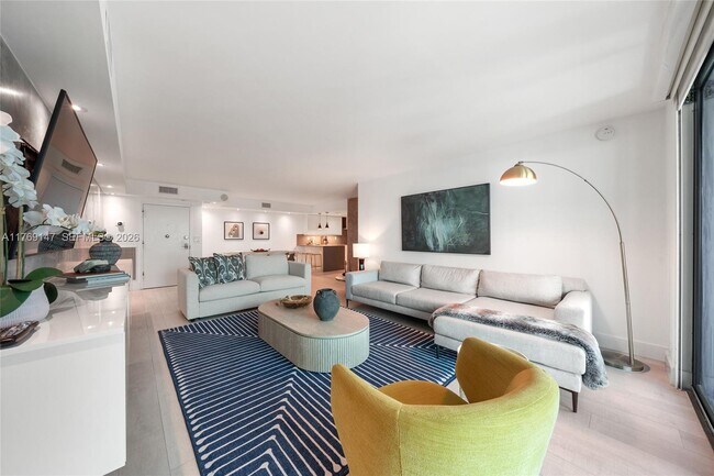 Foto del edificio - 1111 Crandon Blvd