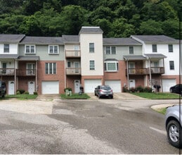 Building Photo - 4 Wood Lane