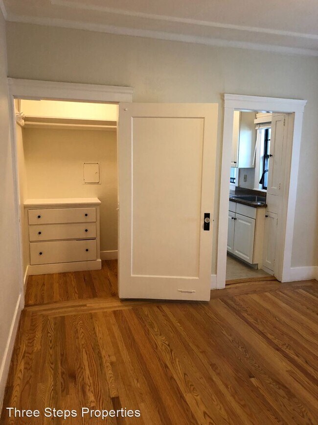 Building Photo - Studio, 1 bath Apartment - 4018 Broadway