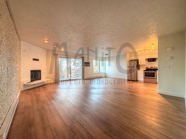 Building Photo - Spacious South Hill Condo