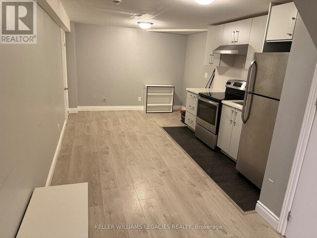 Building Photo - 26 Marita Pl