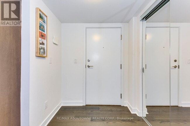 Building Photo - 295 Adelaide St W