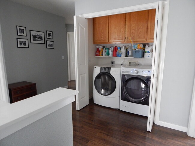 Laundry included HE washer/dryer - 1863 Blackwood Common