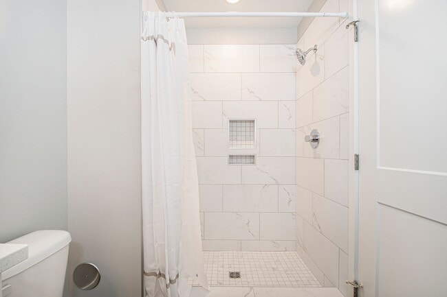 Building Photo - Two Bedroom | Two Bath in Ada, MI