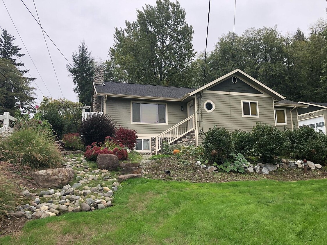 Building Photo - 2550 SE Mullenix Rd