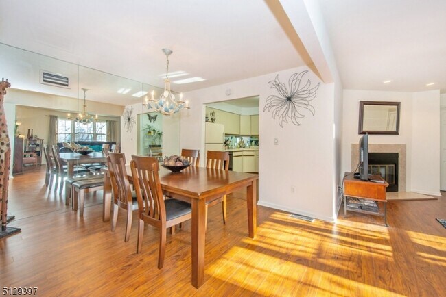 Building Photo - 26 Falls Bridge Dr