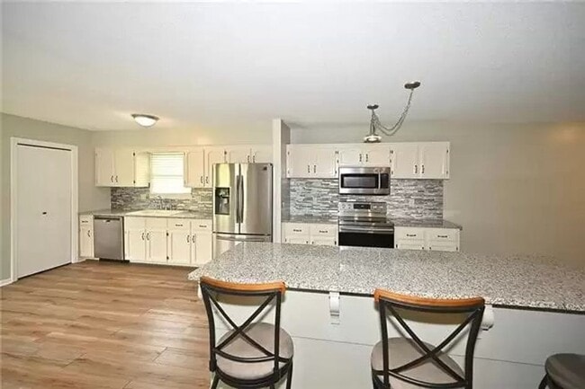 Building Photo - 1102 Hampton Dr