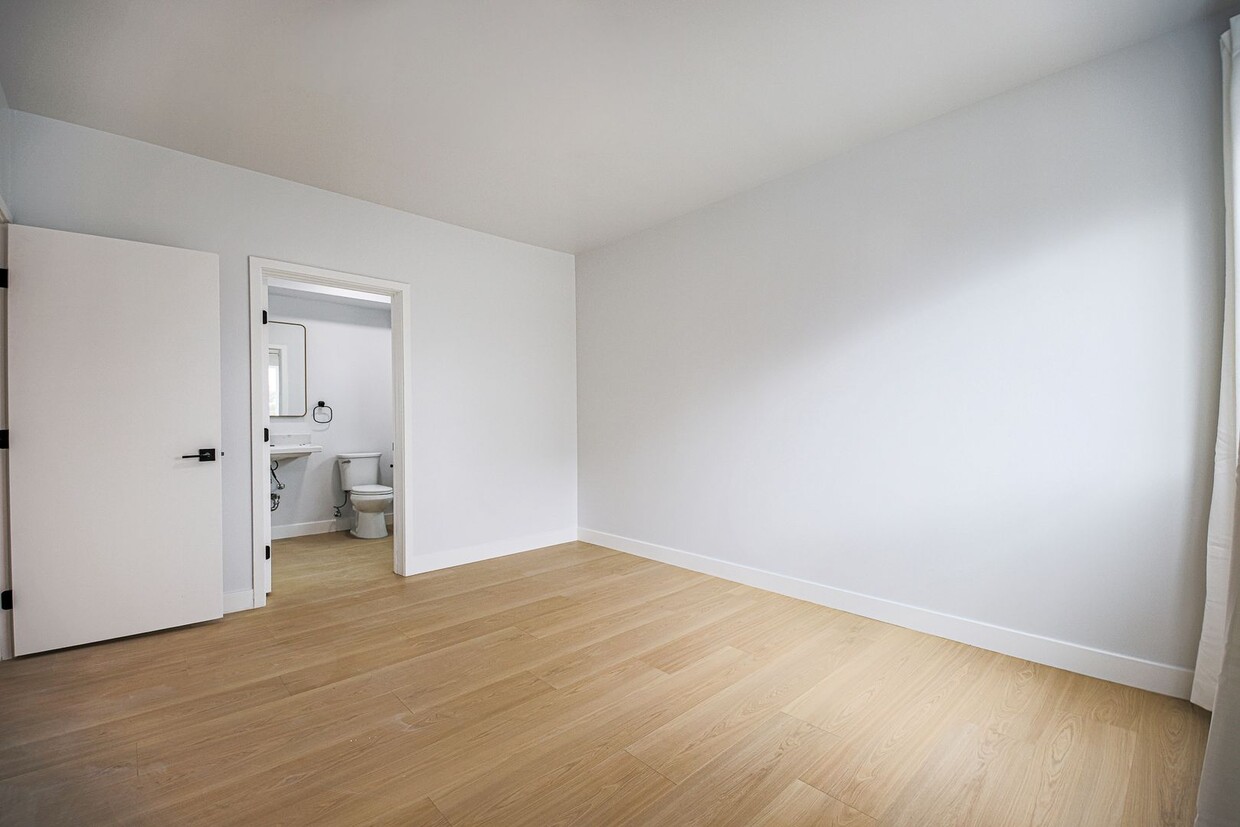 Primary Photo - 11435 Cumpston St