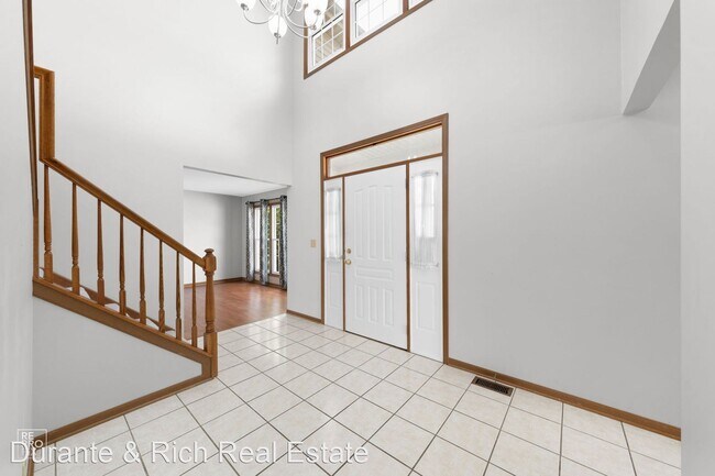 Building Photo - 4 br, 2.5 bath House - 520 Old Country Way