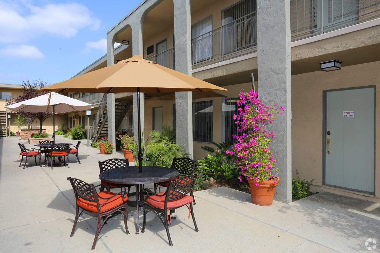 Riverside Villas Apartments Apartments - Valley Village, Ca 