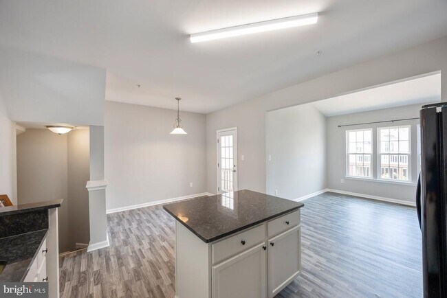 Foto del edificio - 947 Chase Walk