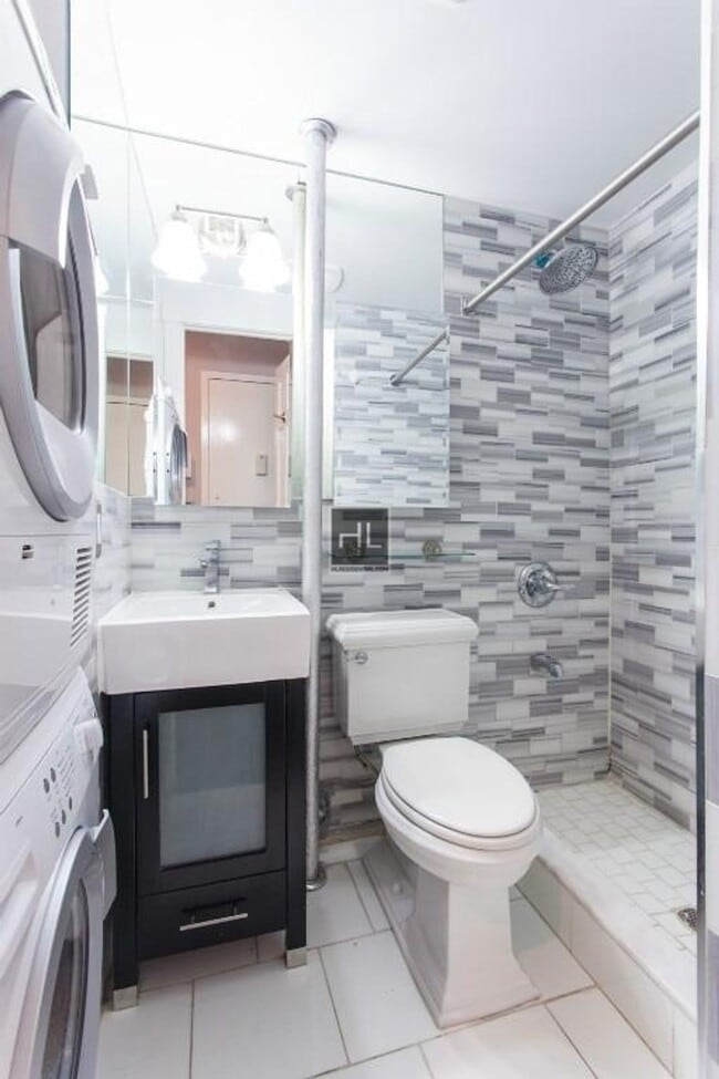 Building Photo - East 5th Street