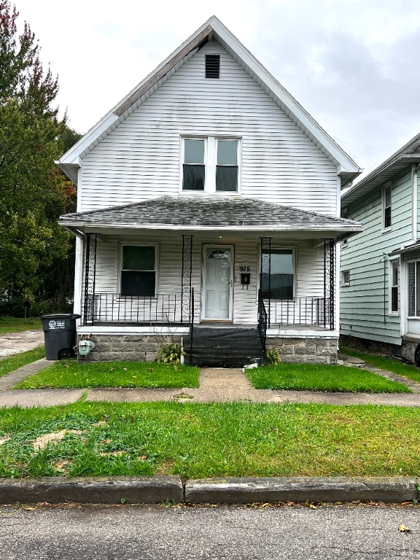Building Photo - 915 Nesslewood Ave