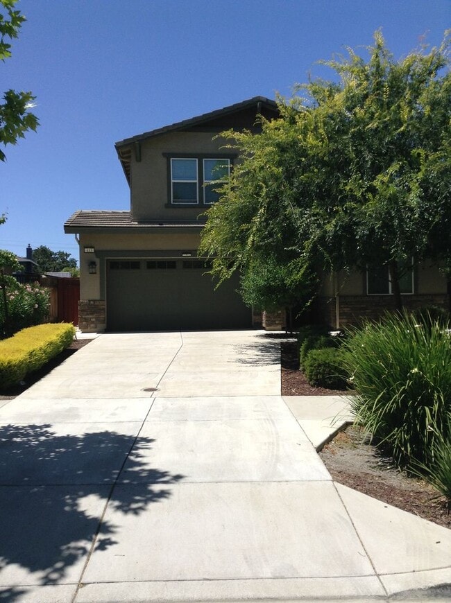 Building Photo - 413 Wayland Lp