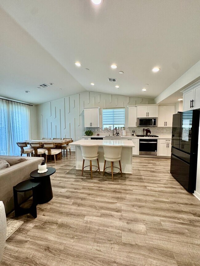 Foto del edificio - 5 Bedroom Home for Rent in Winchester