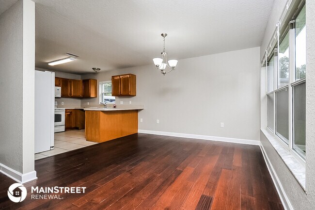 Building Photo - 2334 Maple Hill Dr