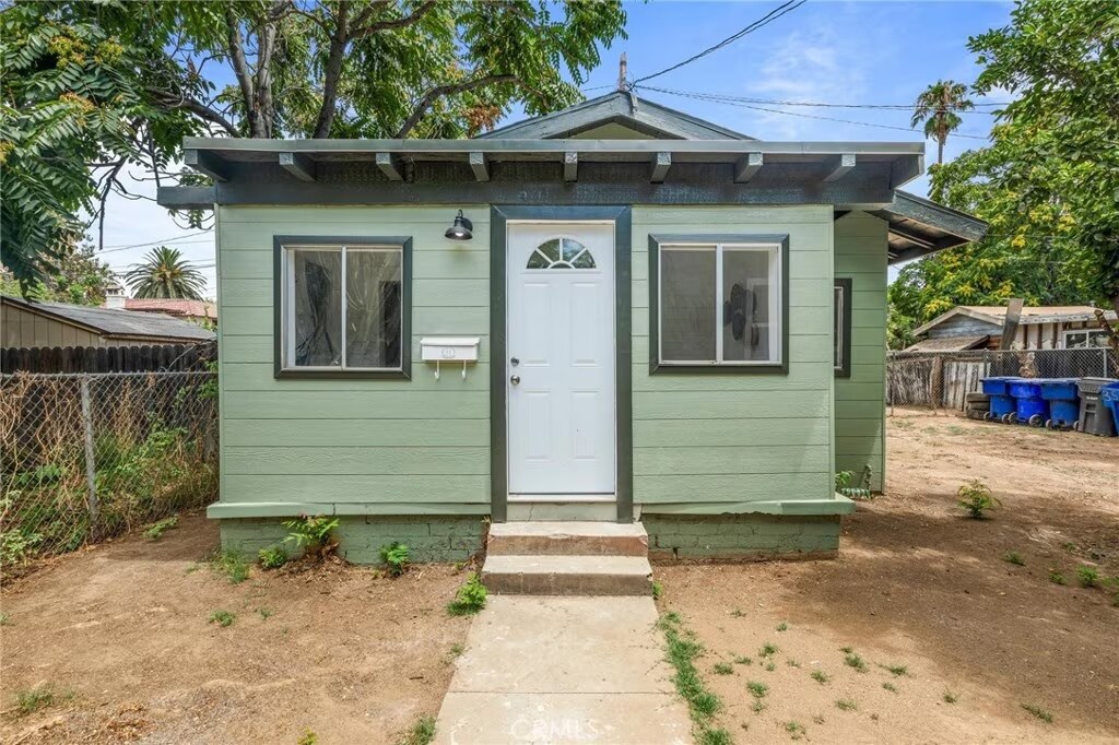Foto principal - 3461 5th St