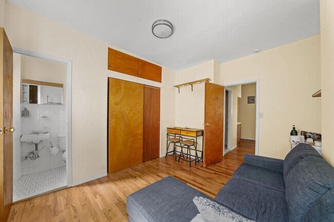Foto del edificio - 426 E 73rd St